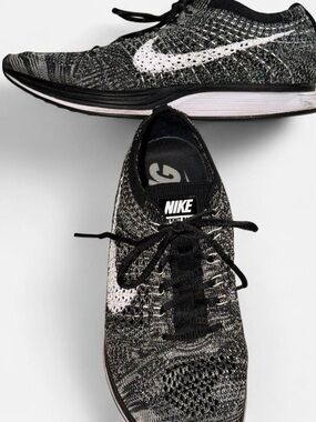 Nike Flyknit Running Sneakers - Black & White